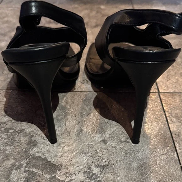 Elegant Black Leather Sandals - Picture 2 of 9